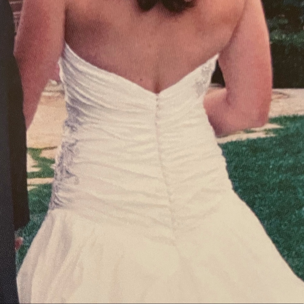 Ines do Santo Ivory “Madeline” Wedding Gown Size 12 (6). Ballon Fit and Flare. - Picture 7 of 11